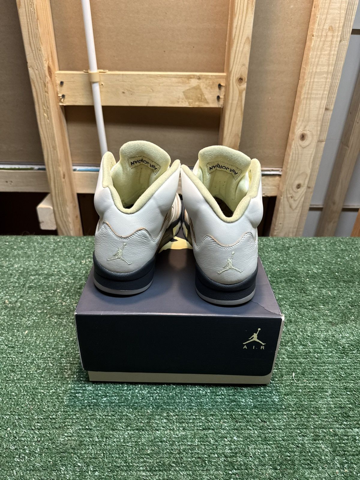 Jordan Brand Jordan Retro 5 Luminous Green Size 9M Size US 9 / EU 42 - 7 Thumbnail