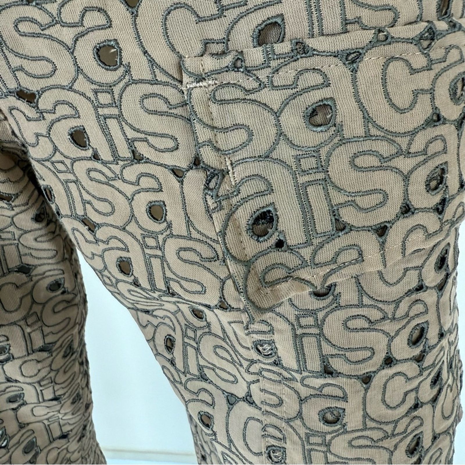 Sacai SACAI women pants embroidery size 2 or M Authentic 1950$ Size 28" / US 6 / IT 42 - 3 Thumbnail