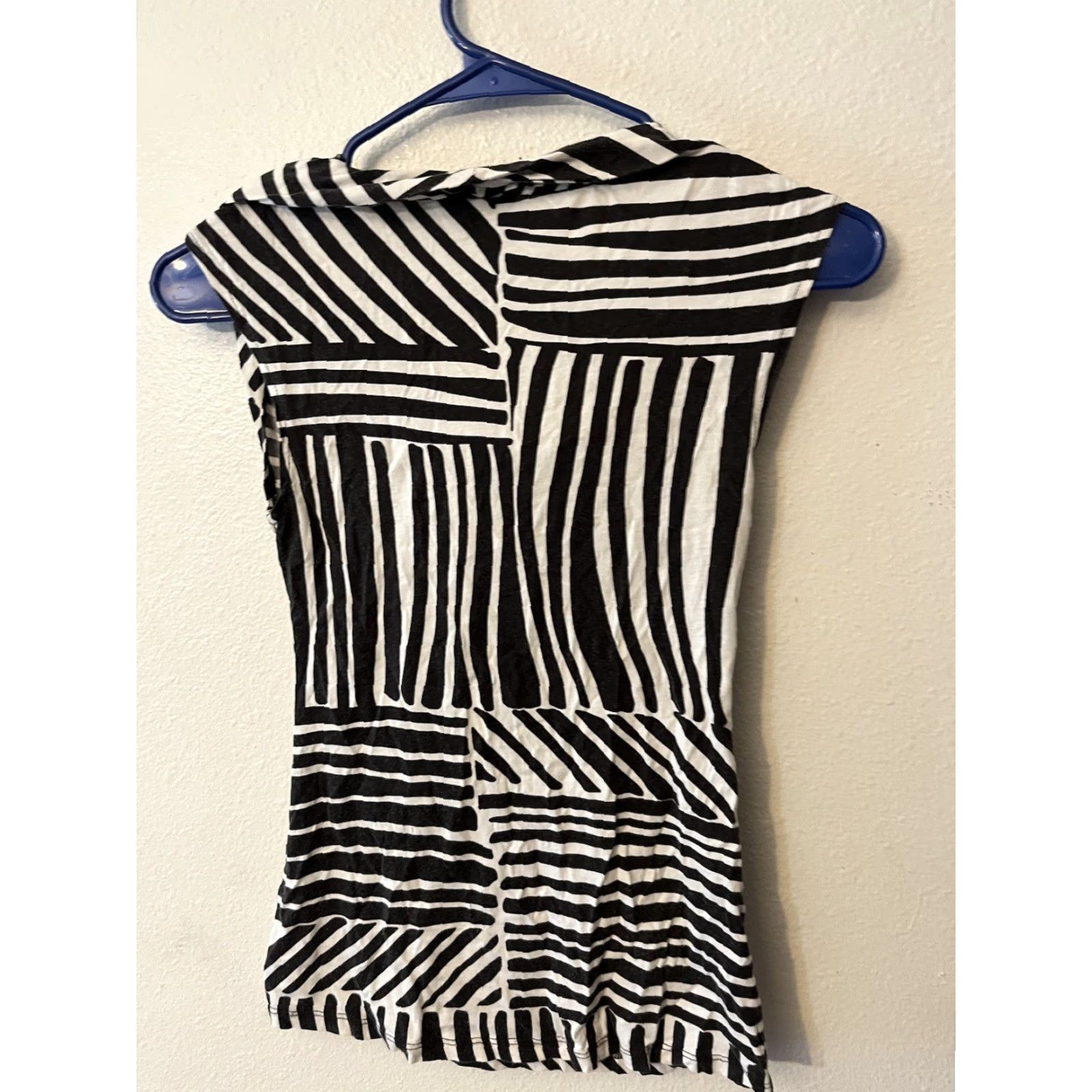 Ann Taylor Ann Taylor top Shirt XS Black White Stripes Sleeveless Round Neck Zip Knit Polyester Spandex Casual Classic Women Size XS / US 0-2 / IT 36-38 - 2 Thumbnail