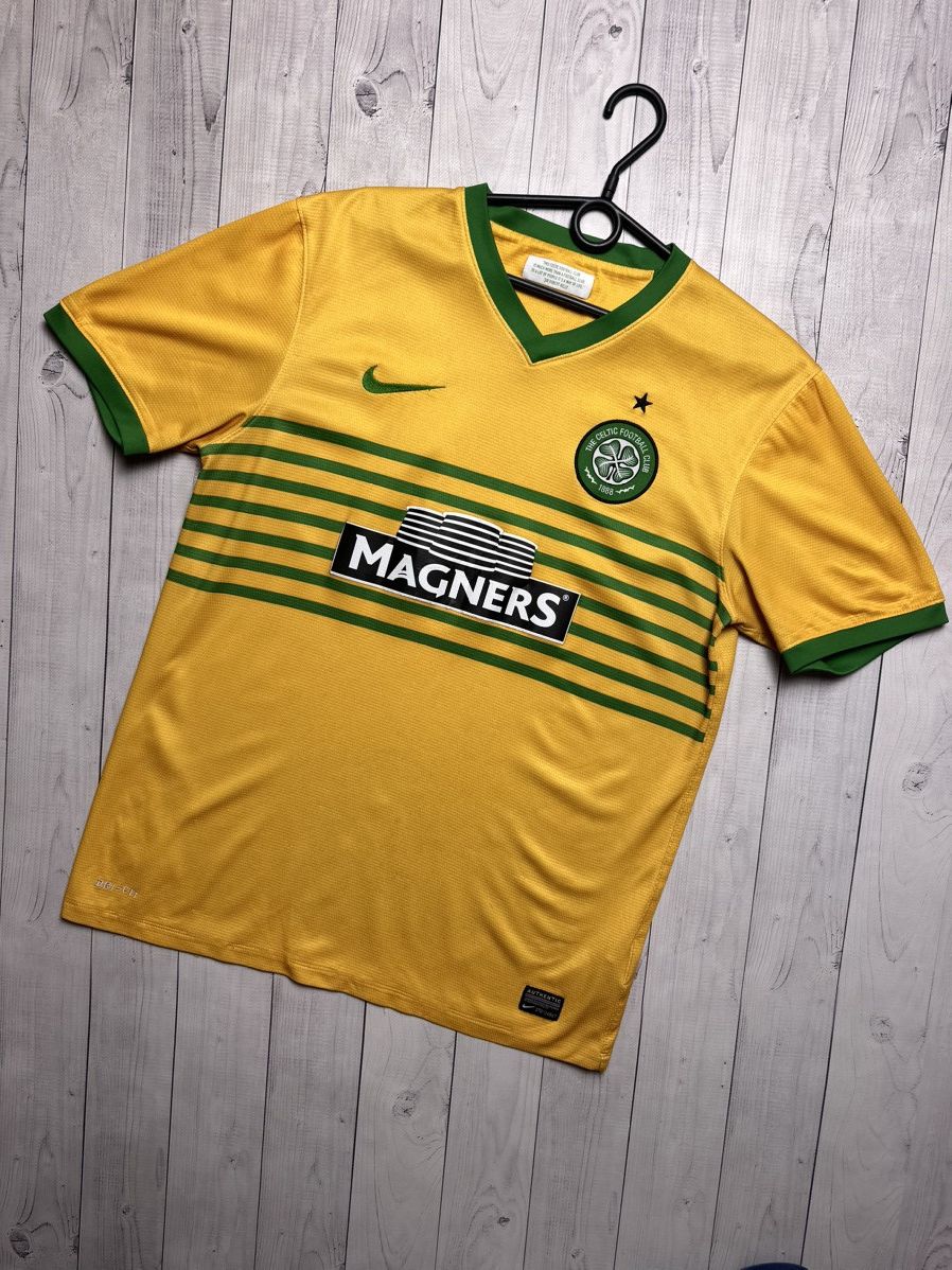 Vintage Vintage yellow Celtic soccer jersey Nike away size M Size US M / EU 48-50 / 2 - 3 Thumbnail