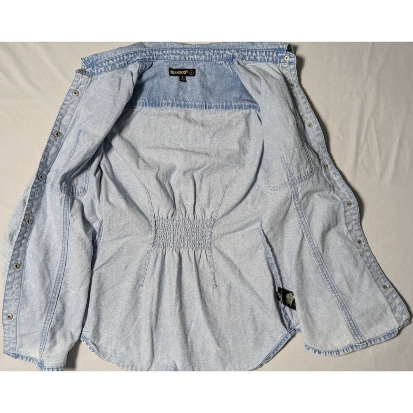 Vintage BLANKNYC Shacket Denim Snap Ruched Back Shirt Jacket Women Small Blue Size S / US 4 / IT 40 - 3 Thumbnail