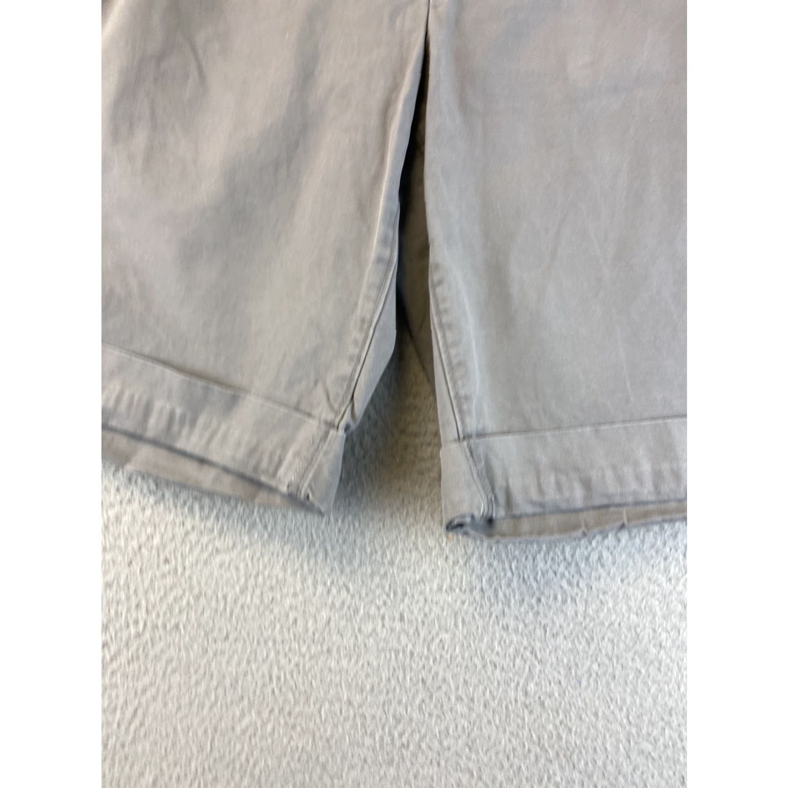 Gap Gap Womens Mid-Rise Girlfriend Fit Chino Shorts Gray Cotton Size 10 Size 32" / US 10 / IT 46 - 5 Thumbnail