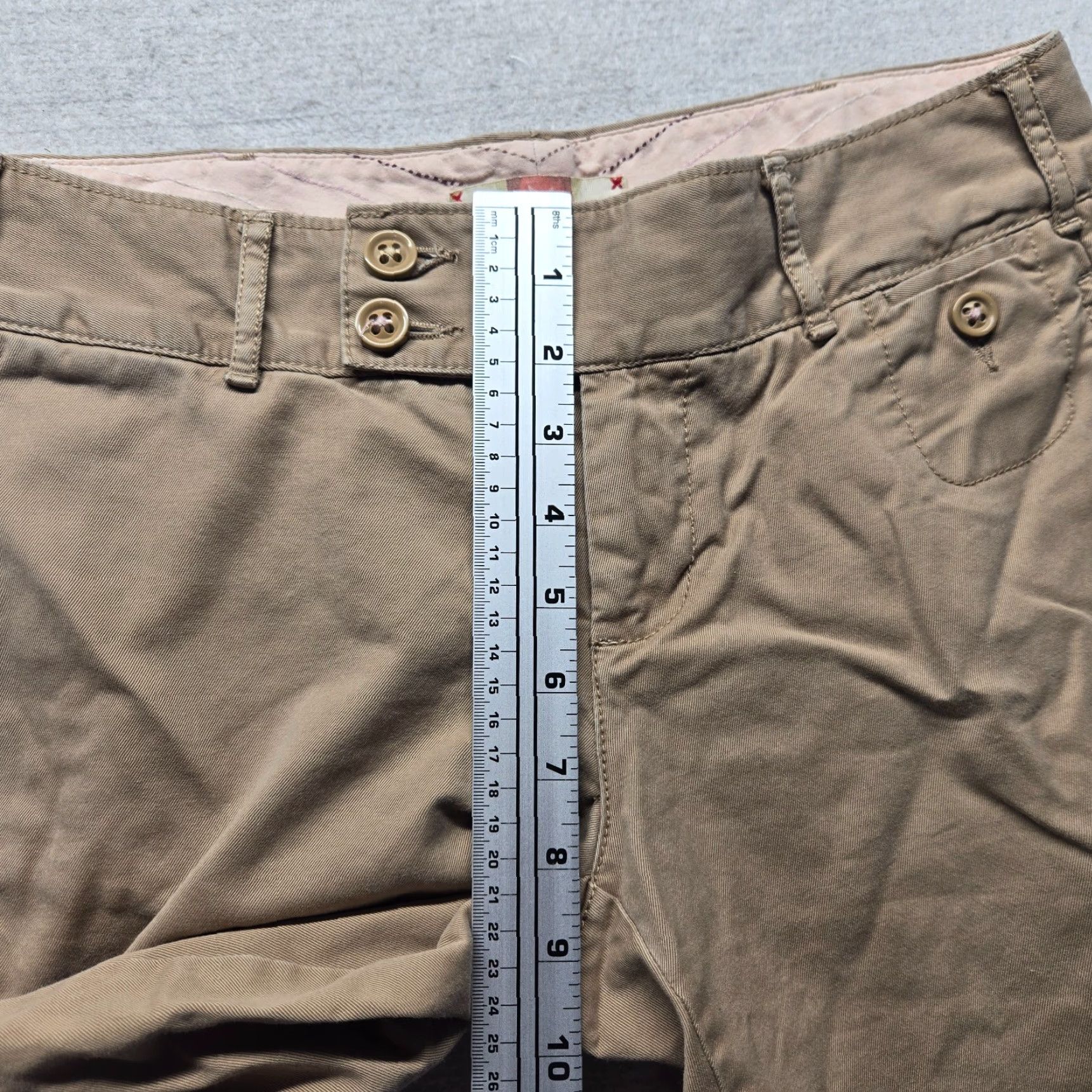 Old Navy Old Navy Beige Khakis Chinos Shorts Women Size 4 Regular 100% Cotton Khaki Comfort Wear Size 27" / US 4 / IT 40 - 5 Thumbnail