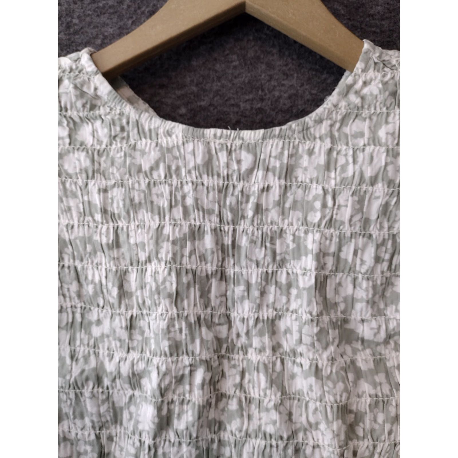 Vintage A New Day Blouse Shirt Floral Light Green & White 100% Viscose Smocked Long Sleeves Tunic Round Neck Size S Womens Size S / US 4 / IT 40 - 3 Thumbnail