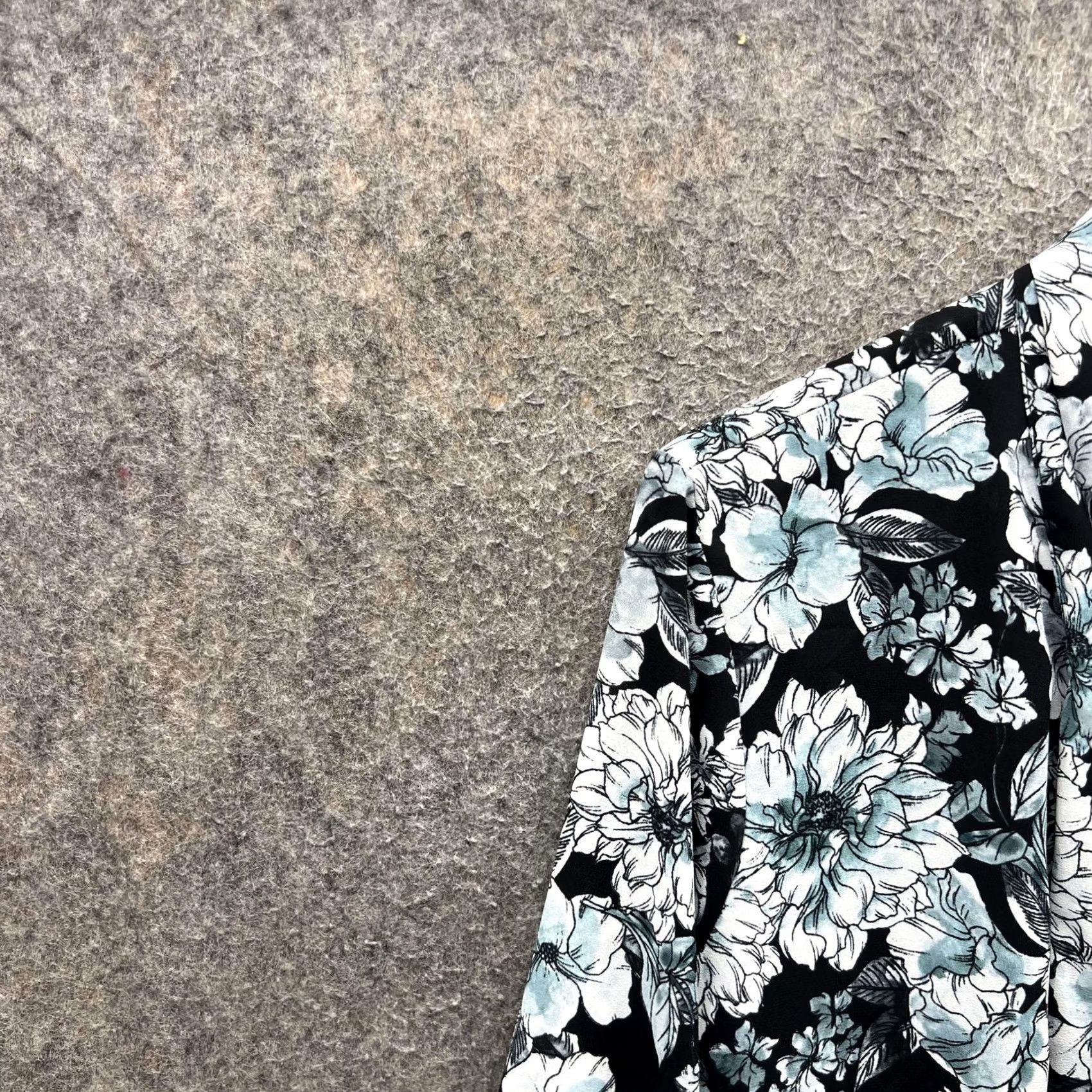 Karl Lagerfeld Karl Lagerfeld Paris Blouse Womens L Black Floral Tie Neck Long Sleeve Top Size L / US 10 / IT 46 - 7 Thumbnail
