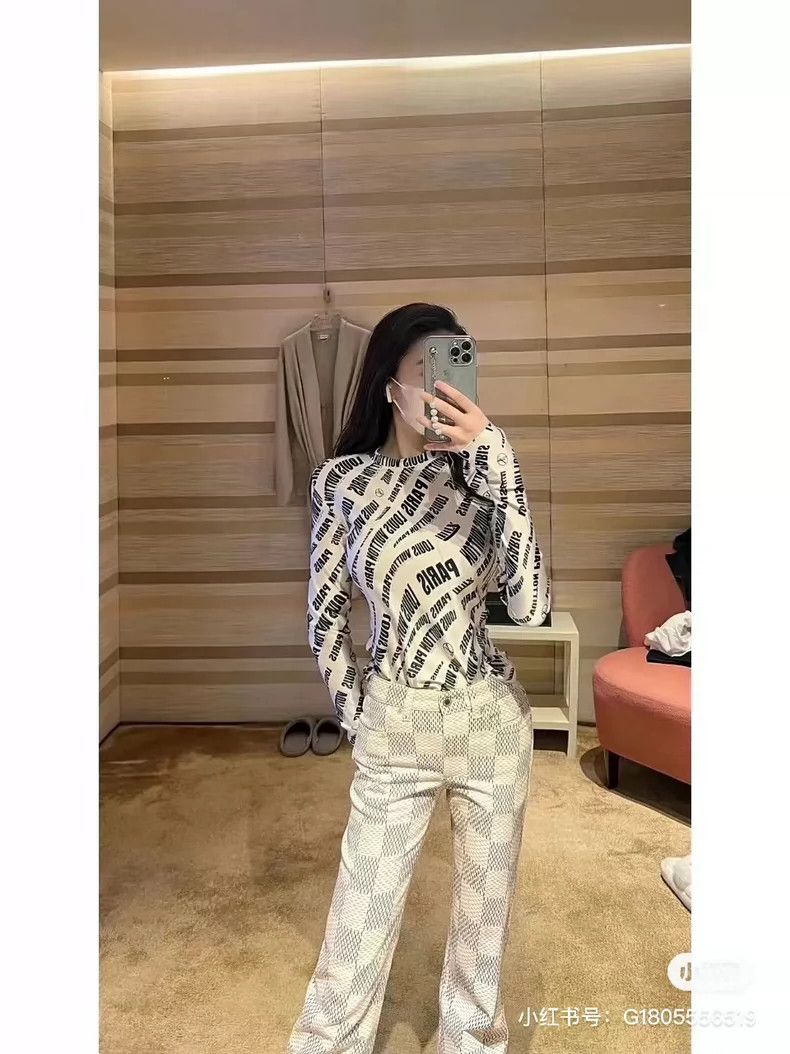 Louis Vuitton Louis Vuitton Full Letter long sleeves Size US XS / EU 42 / 0 - 9 Thumbnail