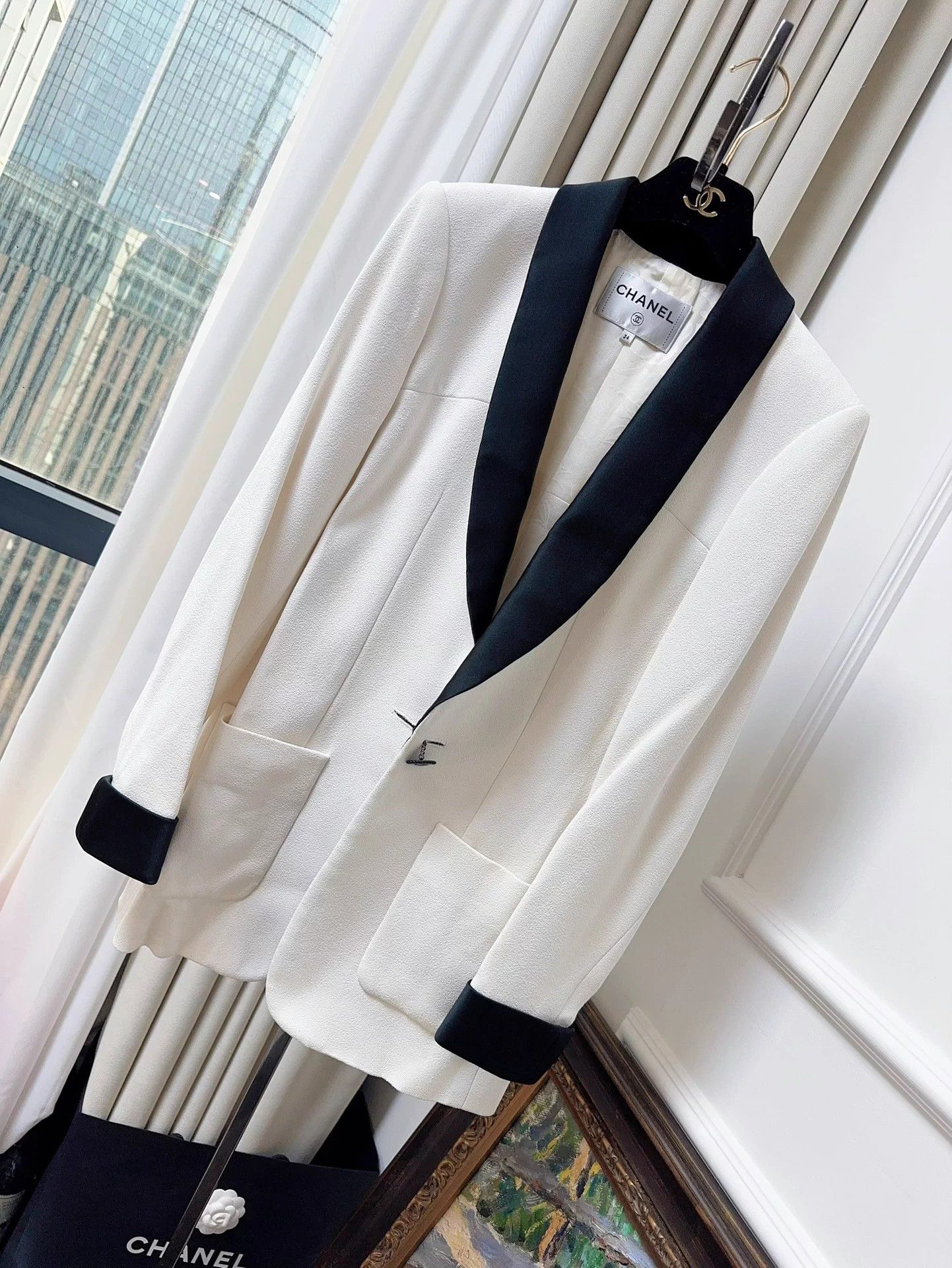 Chanel Chanel Black & White Satin Blazer 34 Size XS / US 0-2 / IT 36-38 - 1 Thumbnail
