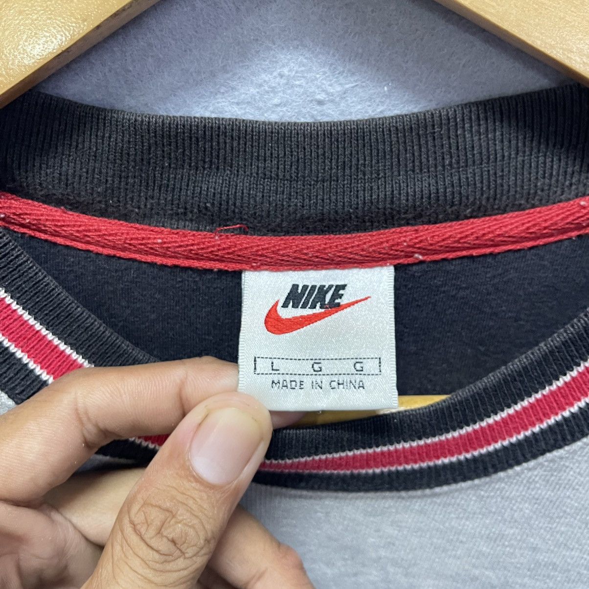 Nike Vintage Nike Two-Tone Long Sleeve Crewneck Size US L / EU 52-54 / 3 - 9 Thumbnail