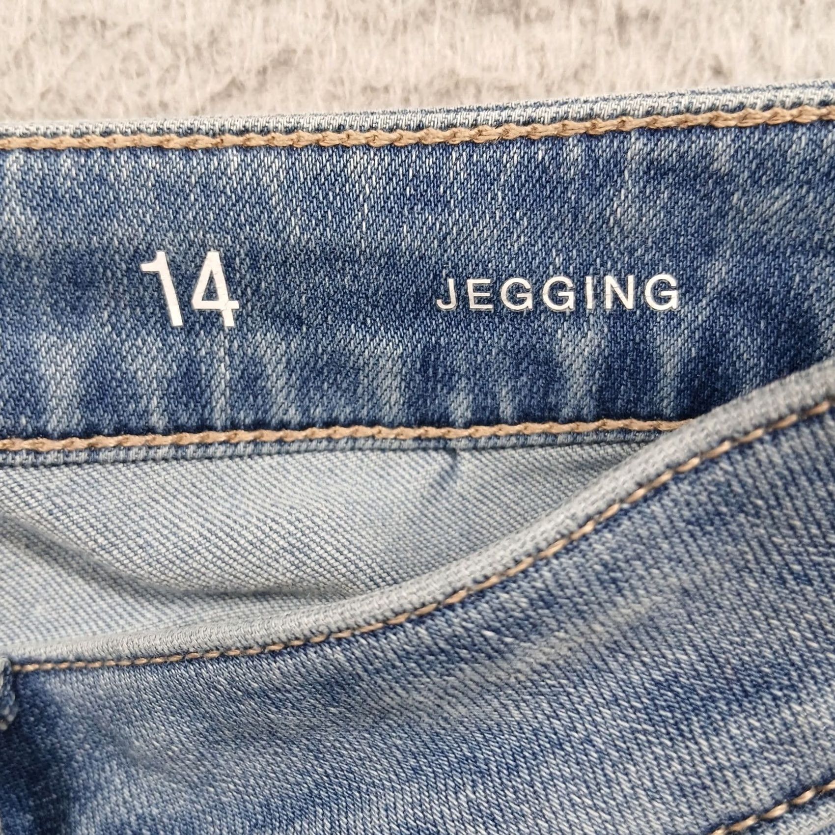 Vintage VINTAGE a.n.a Floral Embroidered Jegging Jeans Women 14 Light Wash Raw Hem Boho EUC Size 36" / US 14 / IT 50 - 5 Thumbnail