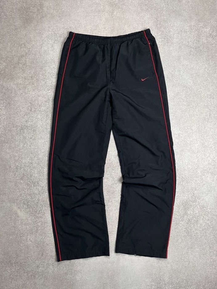 Nike × Vintage VINTAGE NIKE SWOOSH BAGGY NYLON TRACK PANTS Y2K M Size US 32 / EU 48 - 1 Thumbnail