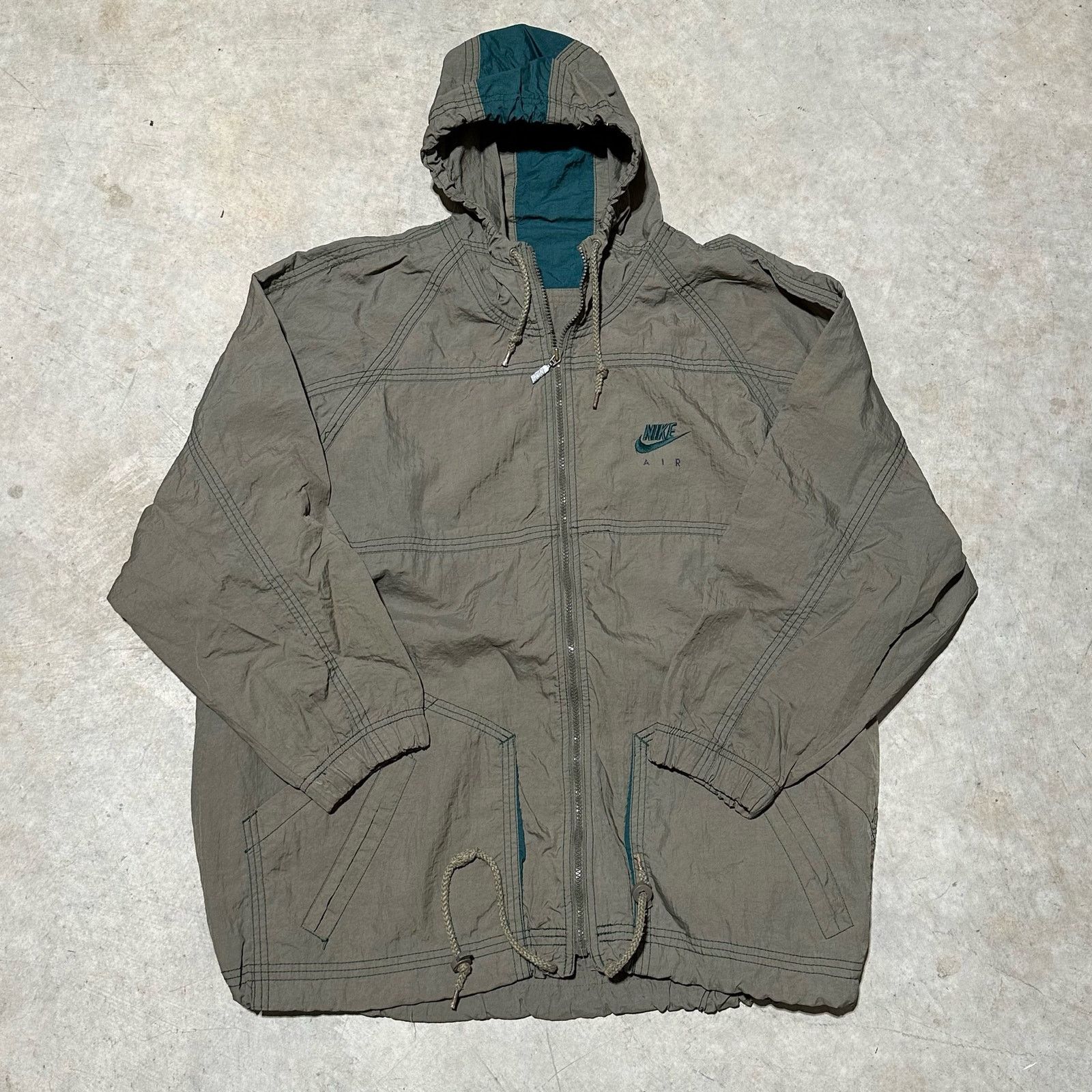 Nike Vintage Nike Windbreaker size Large in Men Size US L / EU 52-54 / 3 - 1 Thumbnail