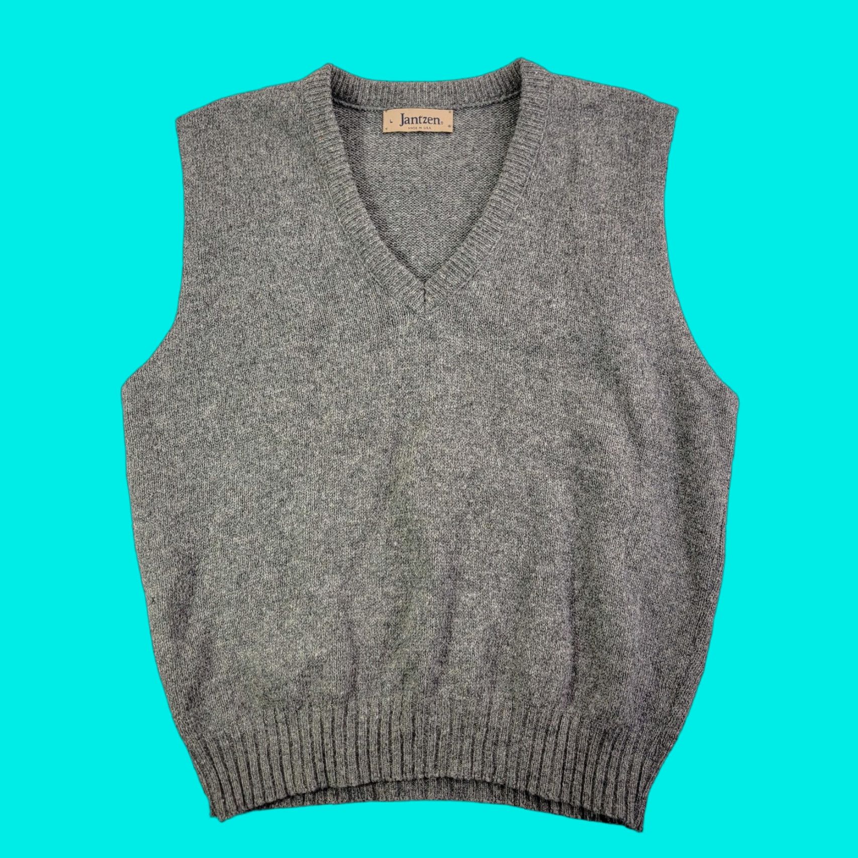 Jantzen Jantzen Sweater Vest Mens Large Gray V-Neck Knit Pullover Sleeveless Made In USA V-Neck Pullover Vest Casual Winter Knit Mens Large Gray Vest Size US L / EU 52-54 / 3 - 1 Thumbnail