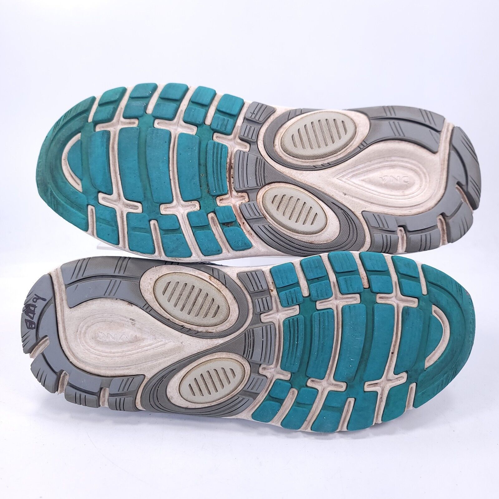 Brooks Brooks Dyad 9 Athletic Shoe Womens Size 9 1202231B046 Gray Size US 9 / IT 39 - 7 Thumbnail