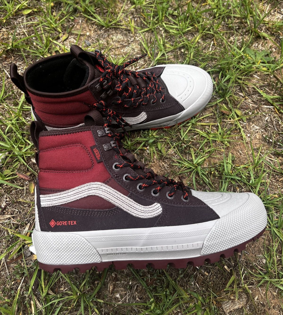 Vans CLEAN Vans size 7.5 Mens Sk8 Hi MTE 3 GoreTex Shoes Red Size US 7.5 / EU 40-41 - 3 Thumbnail
