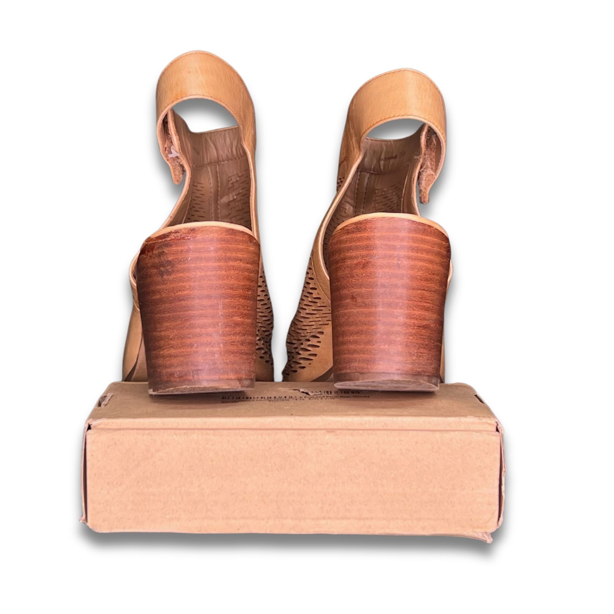 Vince Camuto Vince Camuto Lavette Perforated Leather Block Heel Sandals S Size US 8.5 / IT 38.5 - 3 Thumbnail