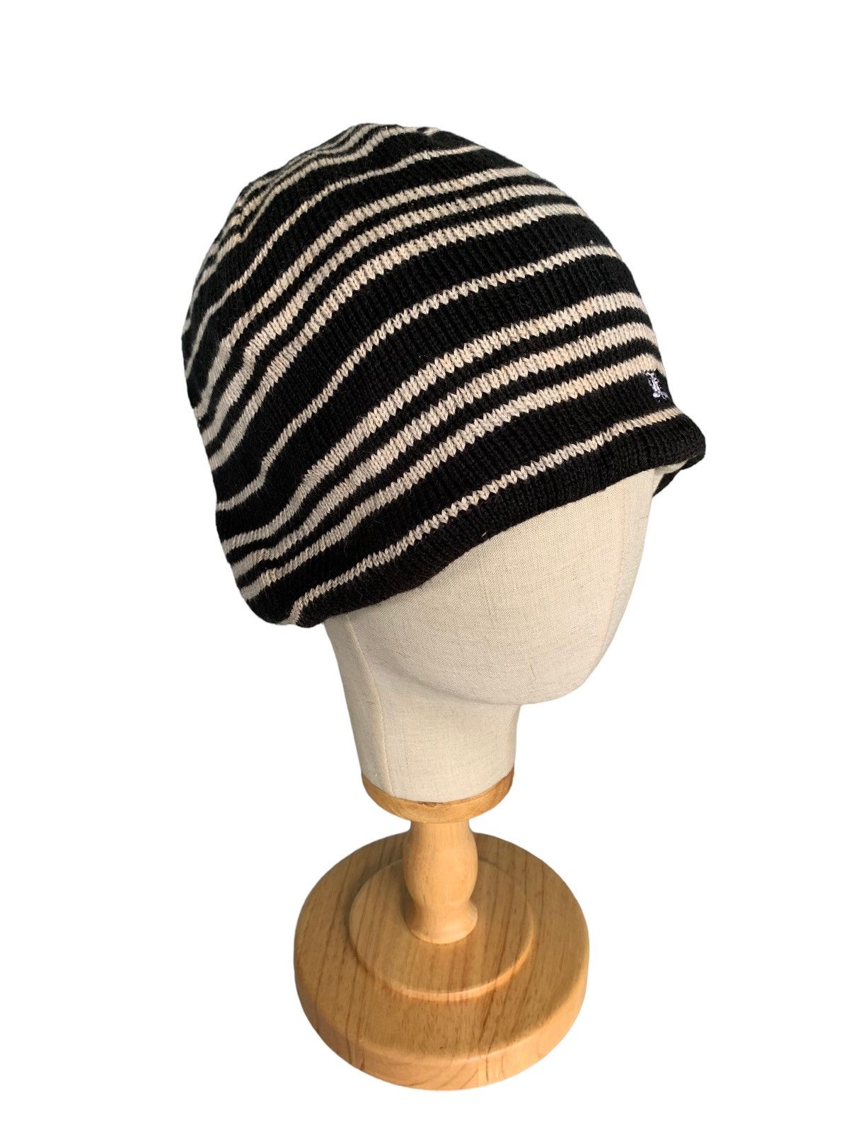 Burberry Burberrys Black Label Stripe Black And White Beanie Hats Size ONE SIZE - 3 Thumbnail