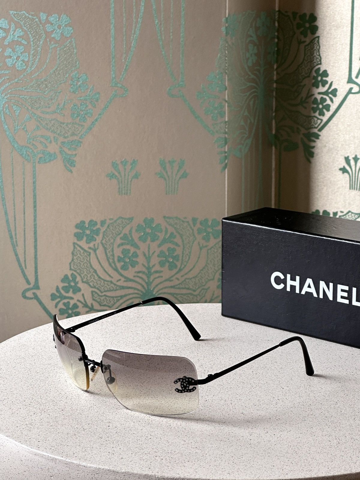 Chanel CHANEL Rhinestone Swarovski Black Tinted Sunglasses 4017-D Size ONE SIZE - 1 Thumbnail