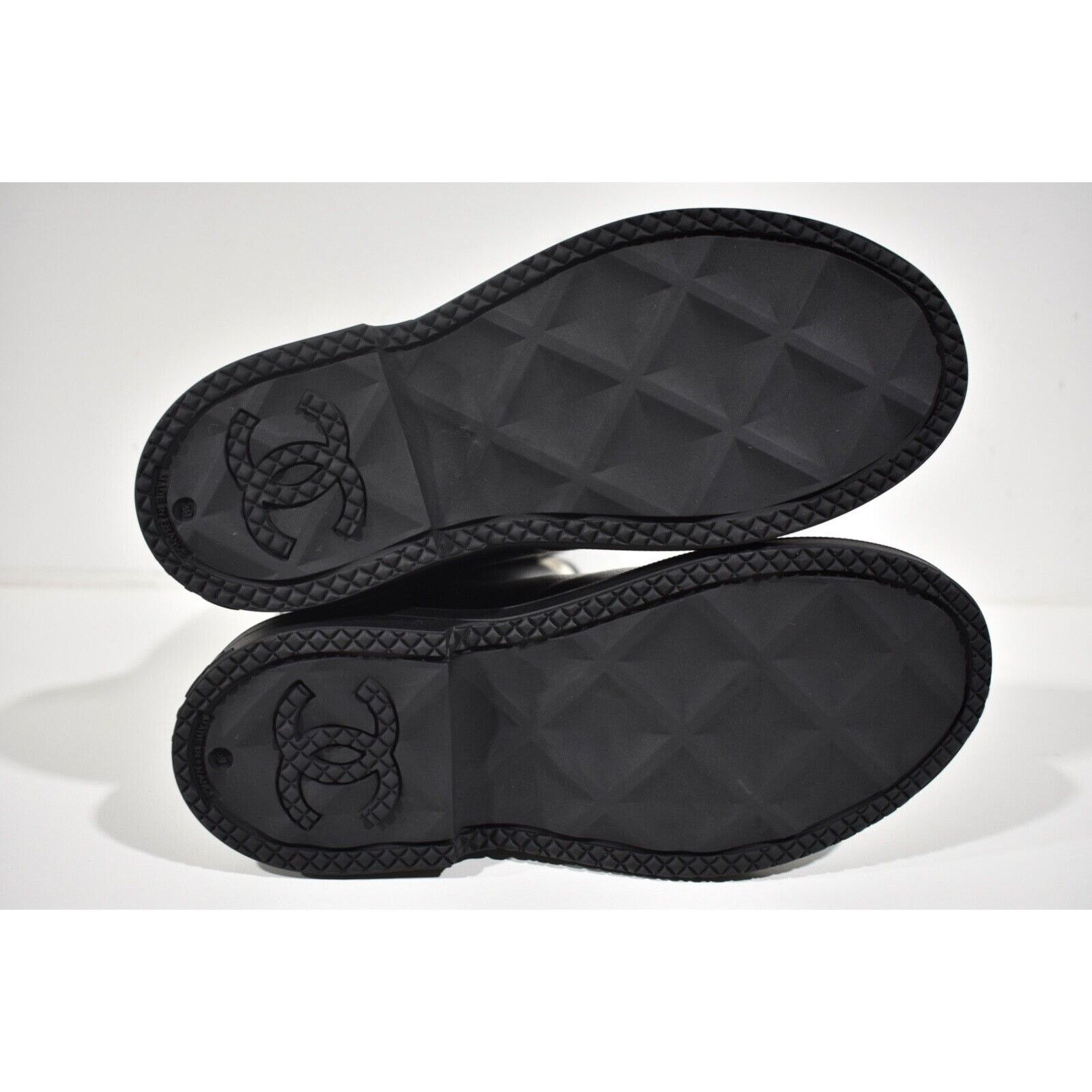 Chanel Chanel REV Black White CC Logo High Rubber Rain Boots 41 Size US 11 / IT 41 - 12 Thumbnail