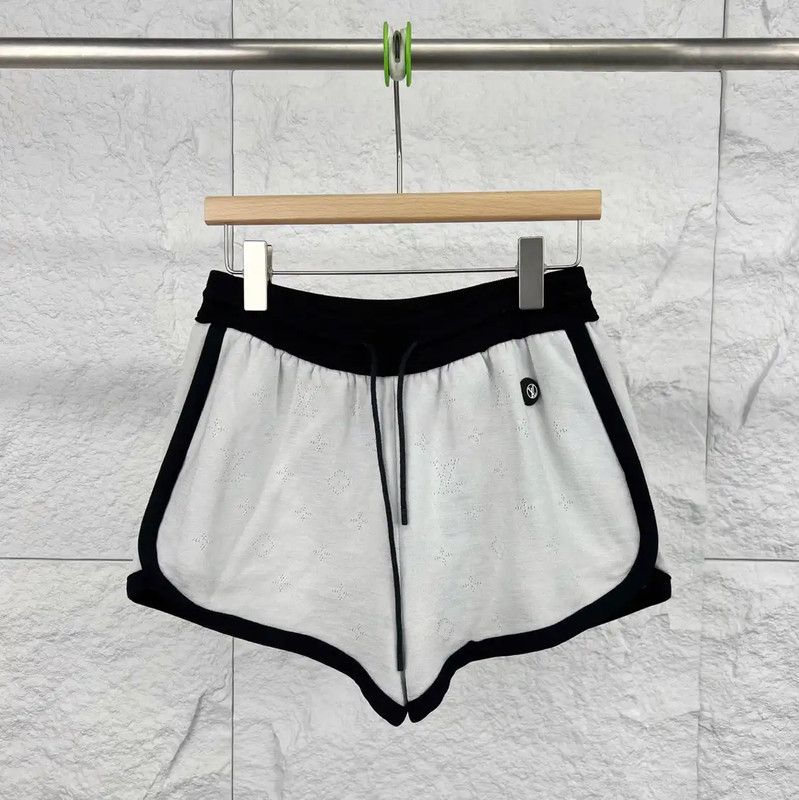 Louis Vuitton Louis Vuitton White Cotton Women's Shorts 0089 Size 26" / US 2 / IT 38 - 1 Thumbnail