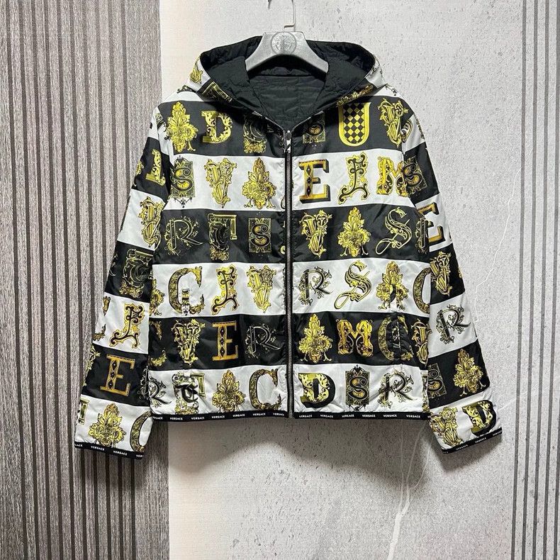 Versace Versace The main line men's cotton clothes are worn on bot Size US M / EU 48-50 / 2 - 1 Thumbnail