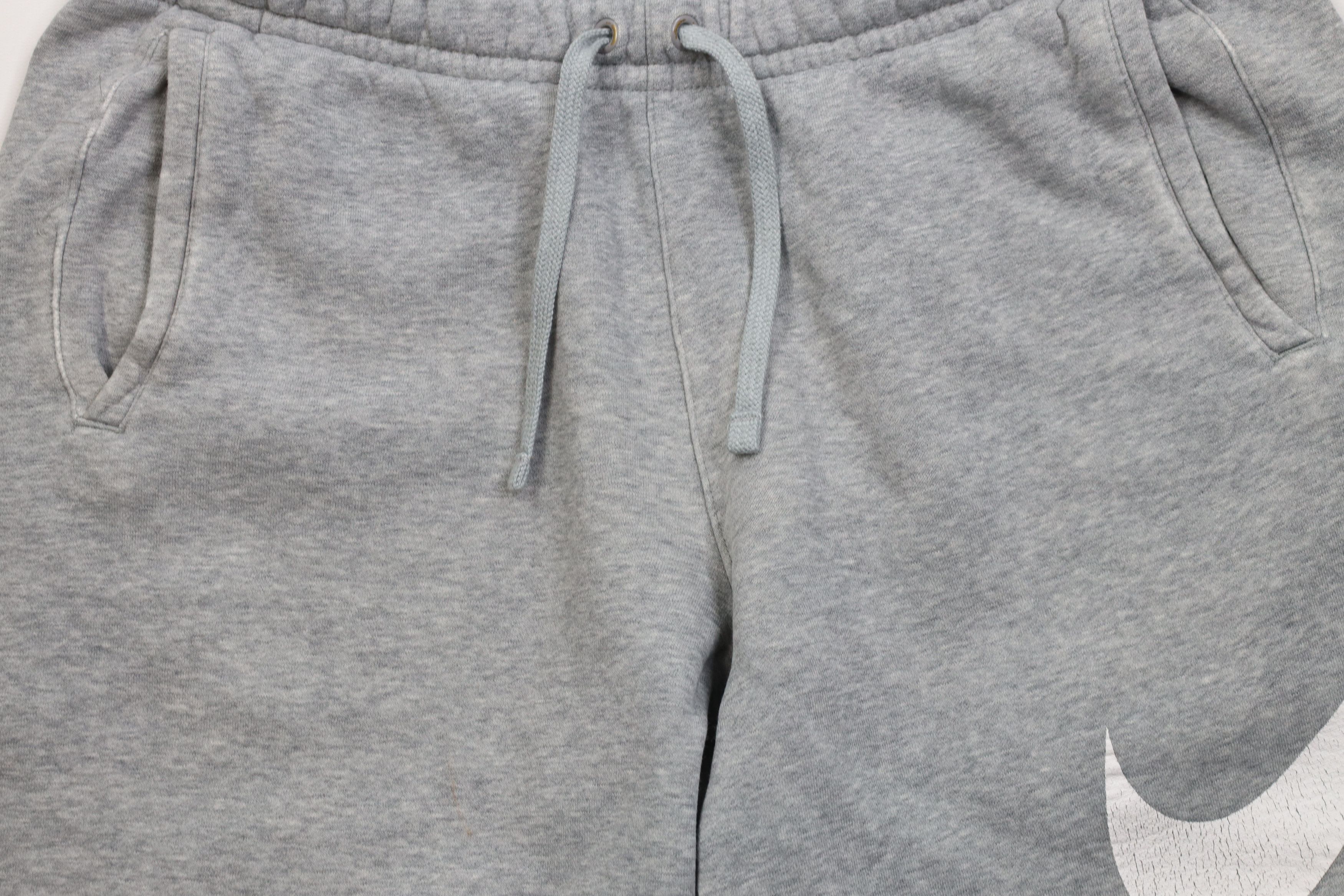 Nike Vintage Y2K Nike Above Knee Big Swoosh Logo Shorts Size US 32 / EU 48 - 3 Thumbnail