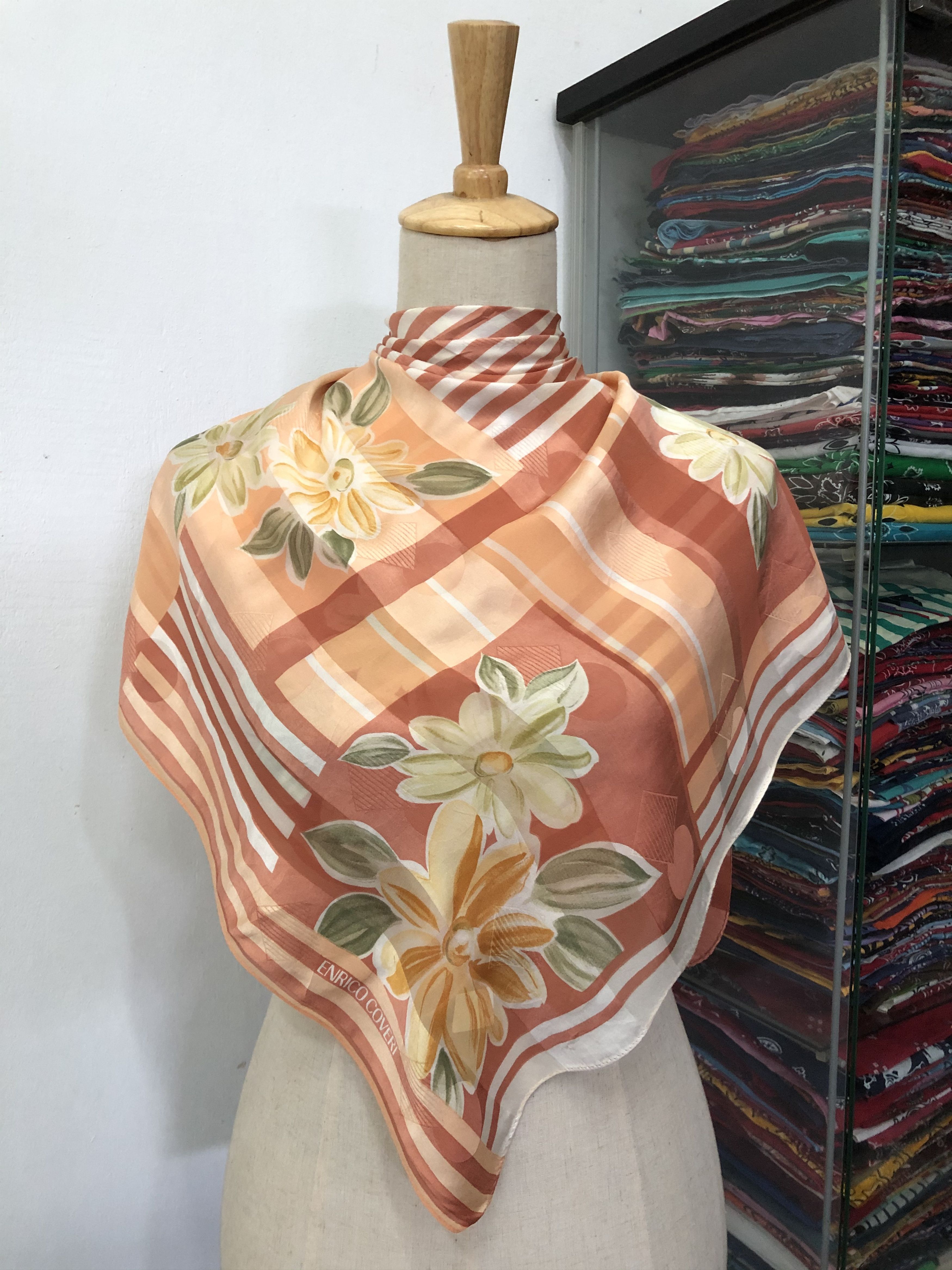 Enrico Coveri × Vintage Vintage Enrico Coveri Silk Scarf Size ONE SIZE - 1 Thumbnail