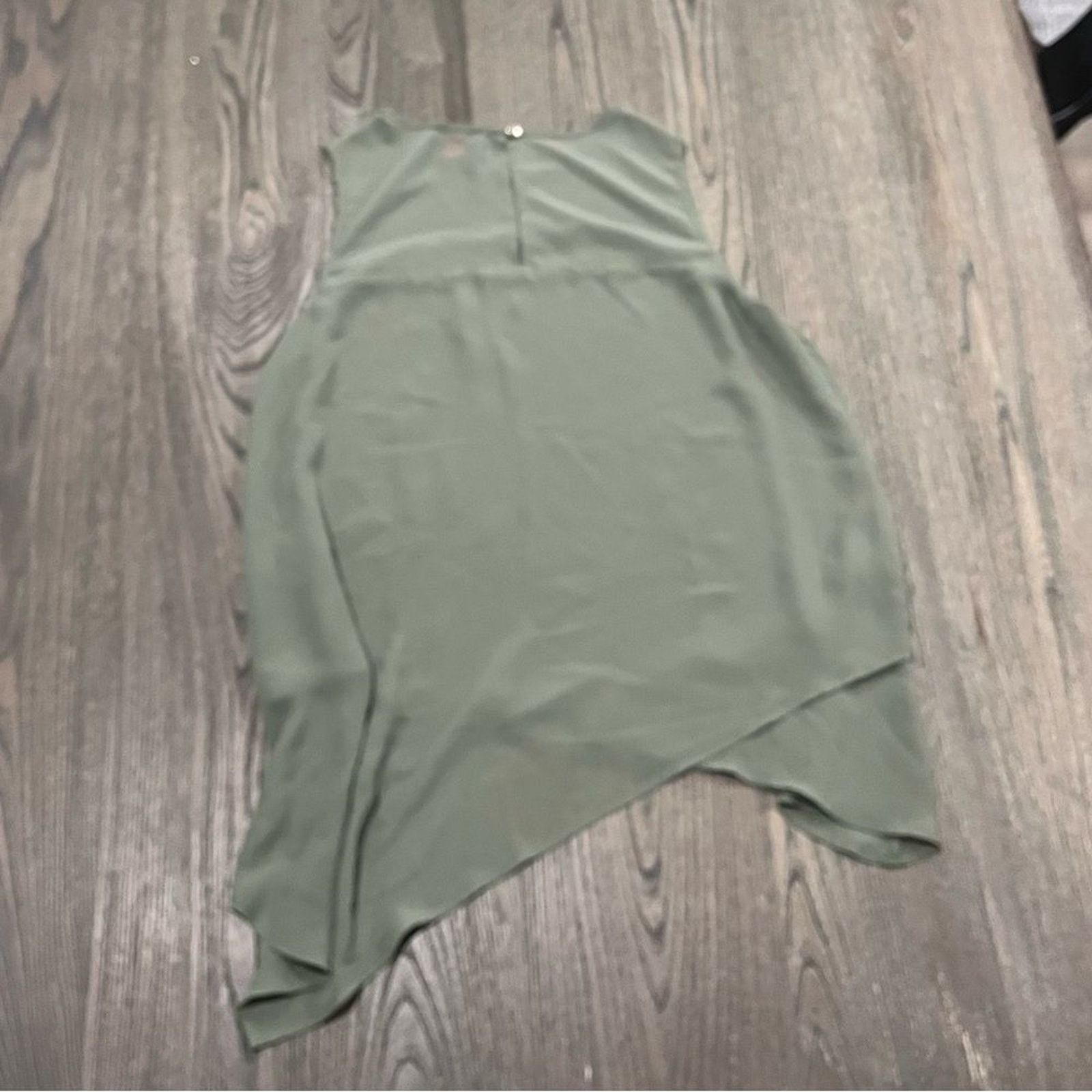 Vince Camuto Vince Camuto Chiffon Scoop Neck Sage Green Tank Top Size M Size M / US 6-8 / IT 42-44 - 4 Thumbnail