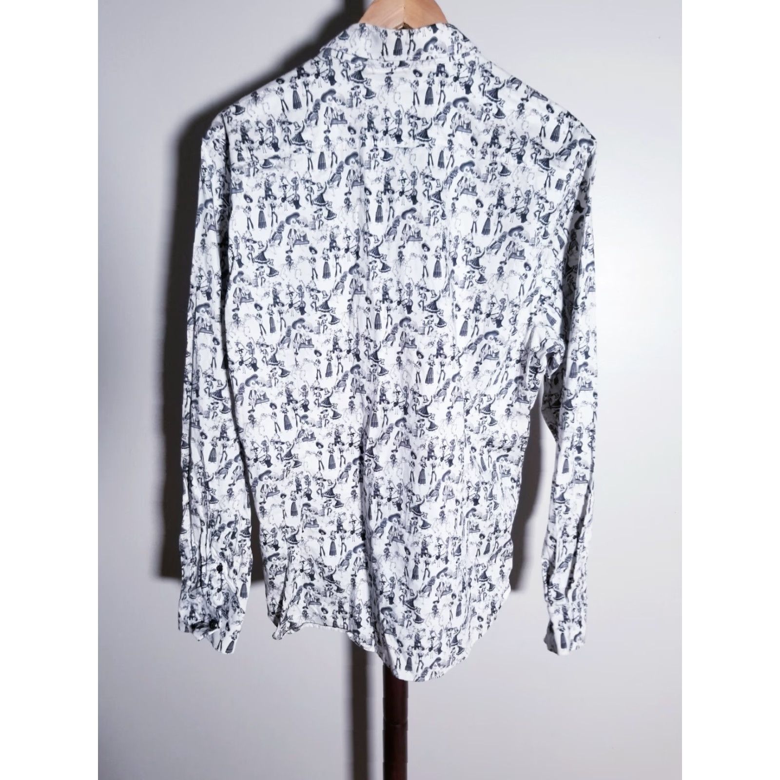 Robert Graham VINTAGE Robert Graham Button-Front Shirt XL White Skull Print 100% Cotton Jacquard Mens Size US XL / EU 56 / 4 - 4 Thumbnail