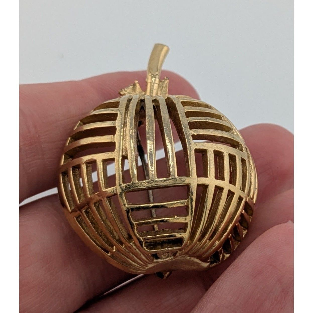 Other Vintage Collectible Coro Abstract Apple Brooch Gold Tone Size ONE SIZE - 5 Thumbnail