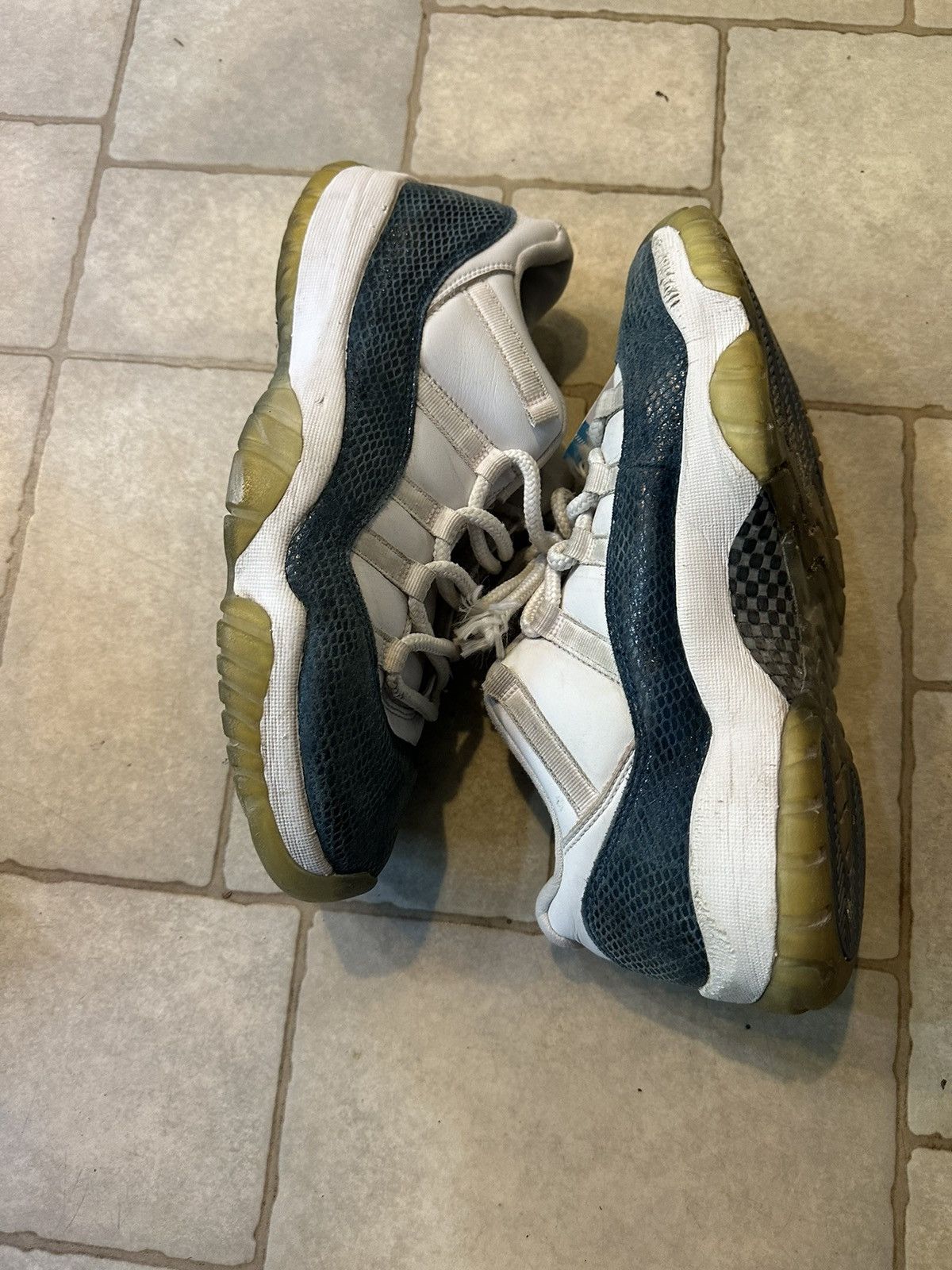 Jordan 11 snake navy online