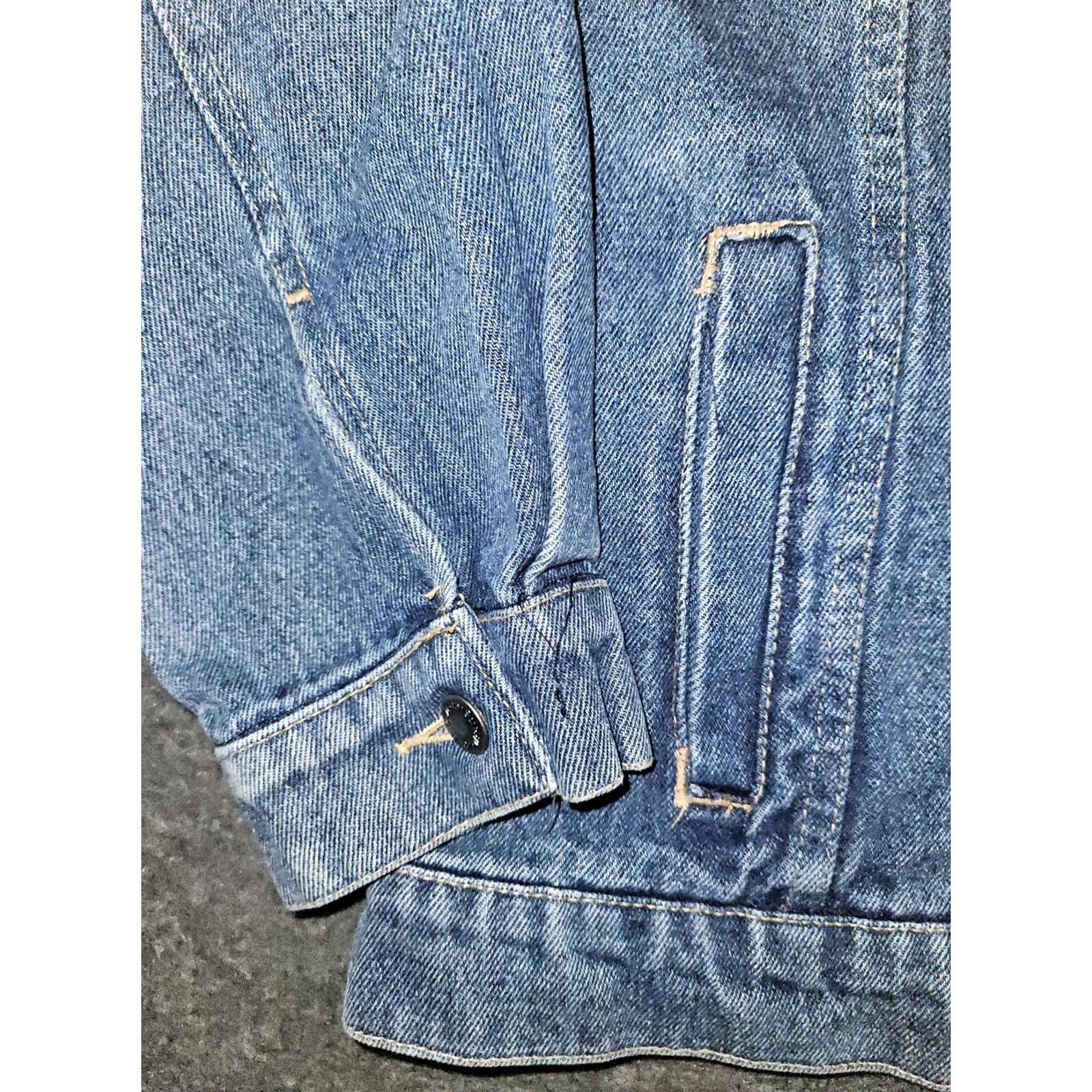Wrangler VINTAGE Wrangler Hero Denim Trucker Jacket Mens Large Blue Denim 90s Western Pocket Flap Pockets Logo Button Collared Jacket Size US L / EU 52-54 / 3 - 7 Thumbnail