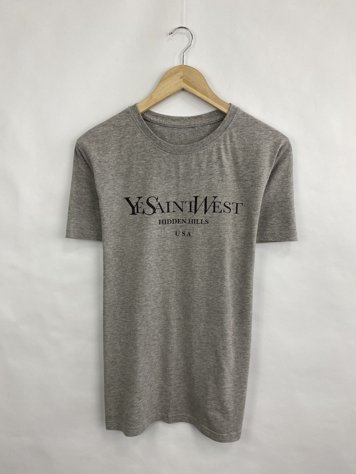 4GSELLER 🇺🇸 Ye Saint West Hidden Hills USA Kanye West Print Logo T-Shi Size US M / EU 48-50 / 2 - 3 Thumbnail