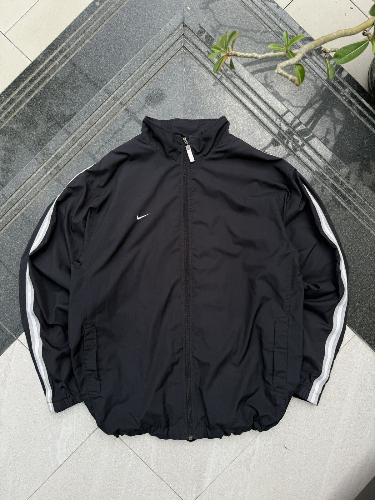 Nike 90’s NIKE RARE SWOOSH Y2K RETRO VINTAGELOGO ZIP NYLON JACKET Size US XL / EU 56 / 4 - 2 Thumbnail