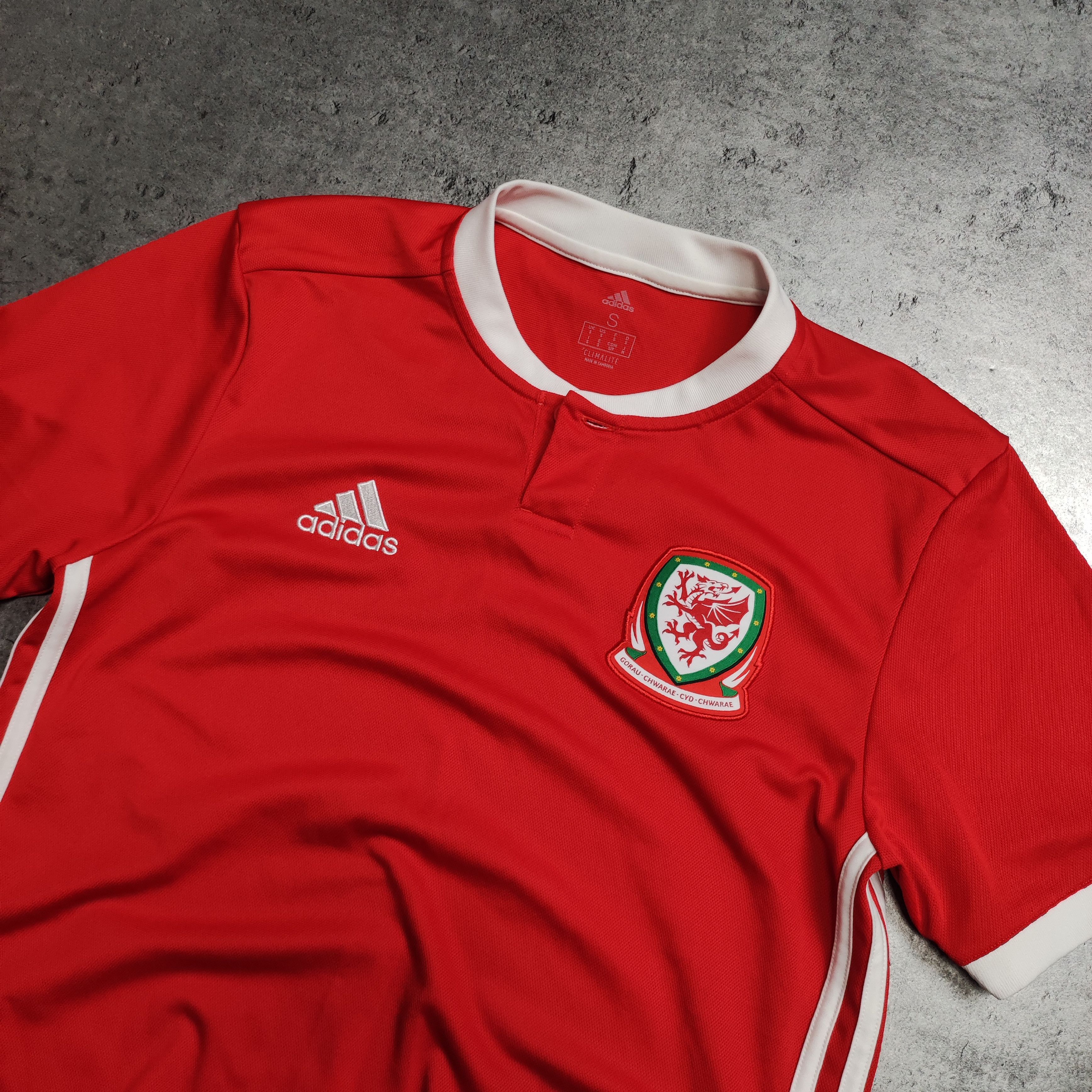 Adidas RARE Adidas x Wales National Team 2017 Football Jersey Size US S / EU 44-46 / 1 - 4 Thumbnail