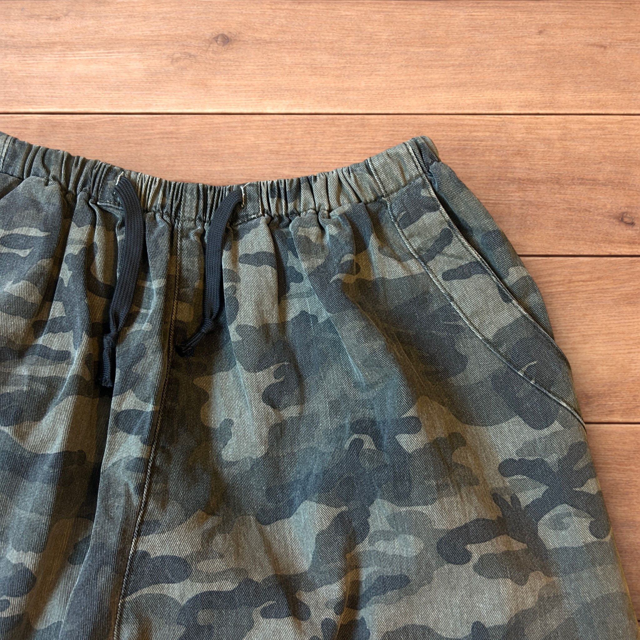 Japanese Brand Super baggy wide leg parachute joggers in army camo. Size US 36 / EU 52 - 3 Thumbnail