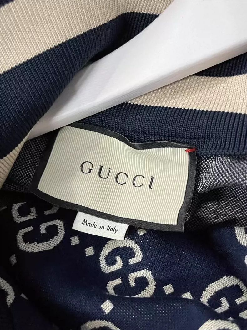 Gucci Gucci Full logo coat Size US M / EU 48-50 / 2 - 6 Thumbnail