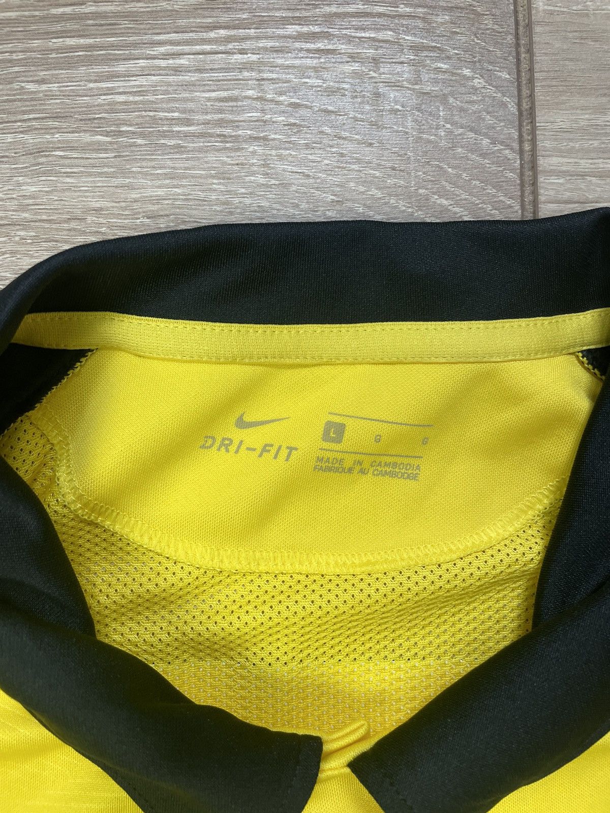 Nike YOUNG BOYS 2020/2021 HOME FOOTBALL SHIRT NIKE SOCCER JERSEY Size US L / EU 52-54 / 3 - 6 Thumbnail