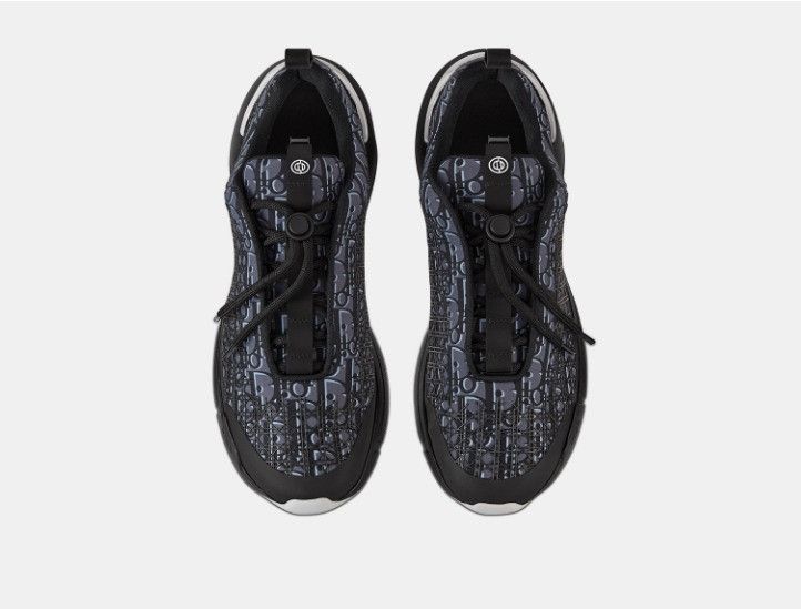 o1w1db10425 3SN248YJ B24 Low-Top Sneakers in Black