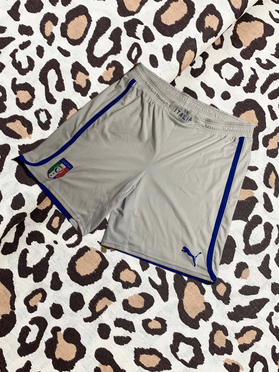 Puma Vintage 90s Puma shorts streetwear y2k casual style Size US 34 / EU 50 - 1 Thumbnail