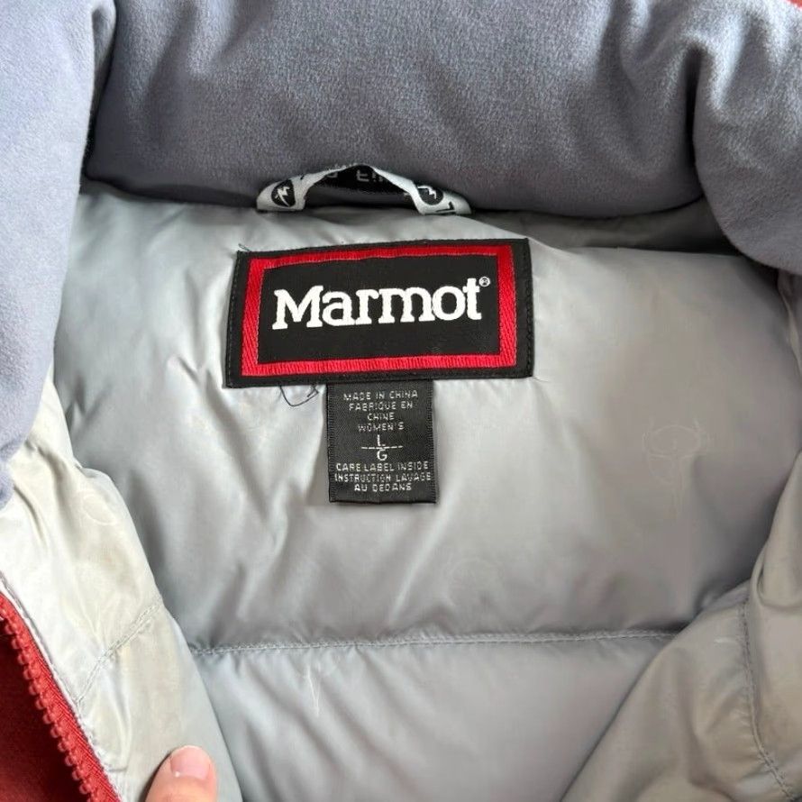 Marmot Women’s Marmot Puffer Vest Size Large Red Full Zip Sleeveless Outdoor 700 Down Vest Women Regular Fit Zip Size L / US 10 / IT 46 - 4 Thumbnail