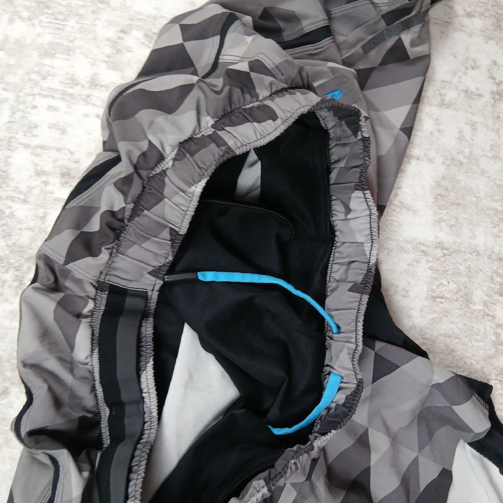 Lululemon Lululemon Lined Shorts Mens Large Gray Geometric Sports Activewear Athletic Pockets Elastic Waist 7in Inseam Mens Size US 33 - 7 Thumbnail