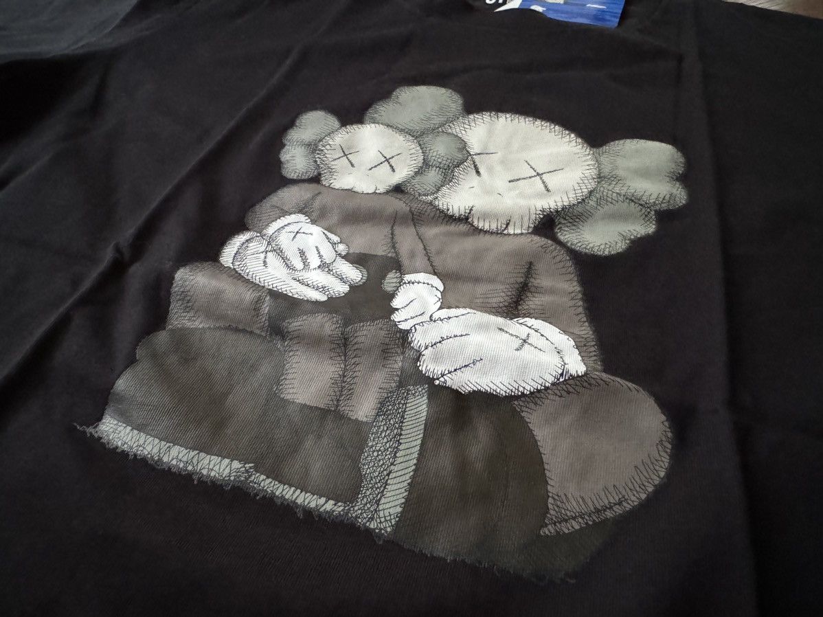 Kaws × Uniqlo Medium Kaws Changbai Mountain Tee Black Uniqlo UT T-Shirt Size US M / EU 48-50 / 2 - 6 Thumbnail