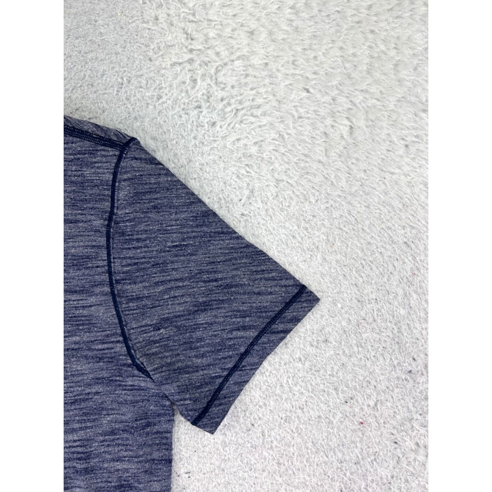 Lululemon Lululemon Shirt Women 6 Blue Intensi-Tee Luon Light Short Sleeve Gym Workout Shirt Womens 6 Blue Intensi-Tee Luon Light Short Sleeve Gym Workout Size M / US 6-8 / IT 42-44 - 2 Thumbnail