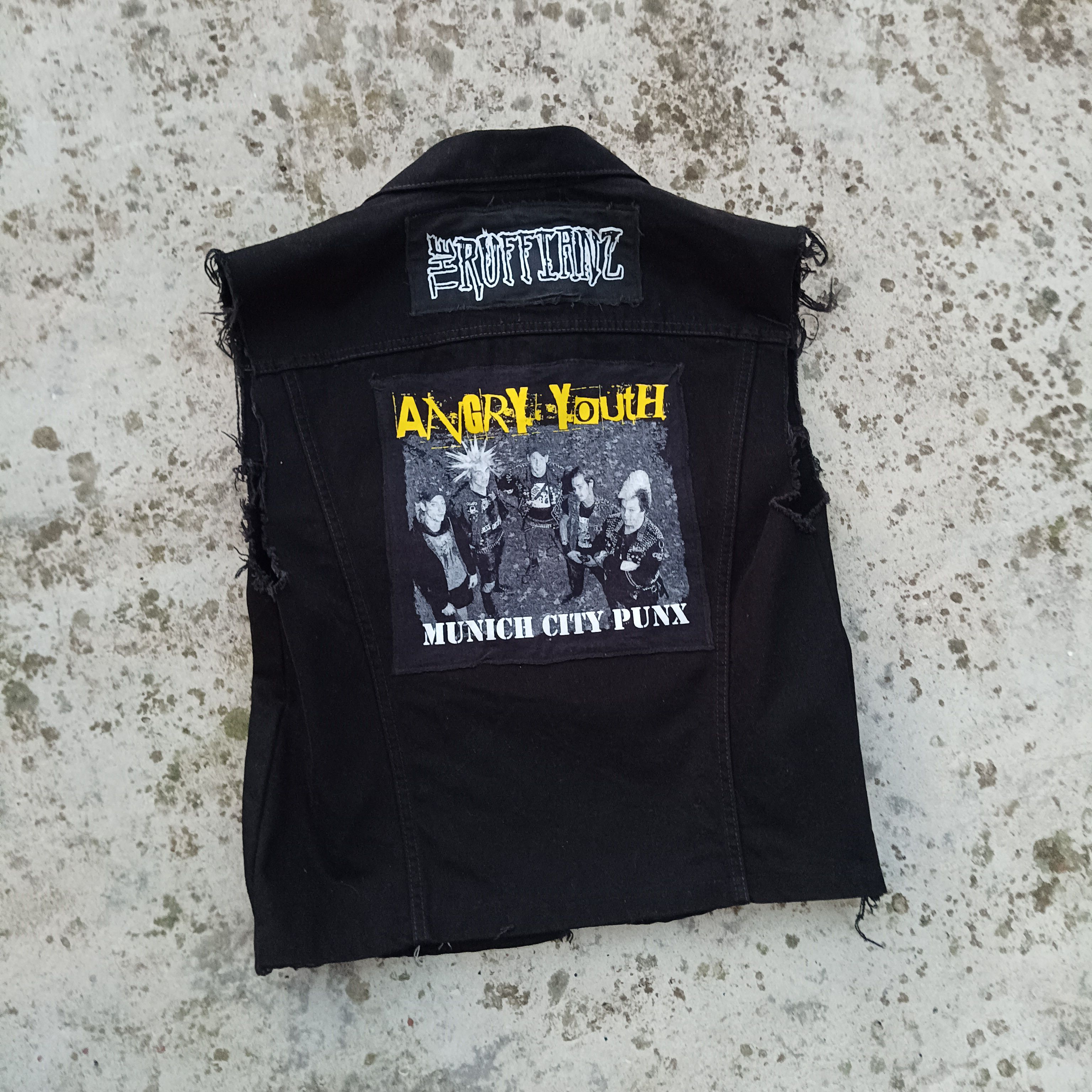Band Tees × Levi's × Vintage levis punk patches battle vest angry youth Size US L / EU 52-54 / 3 - 1 Thumbnail