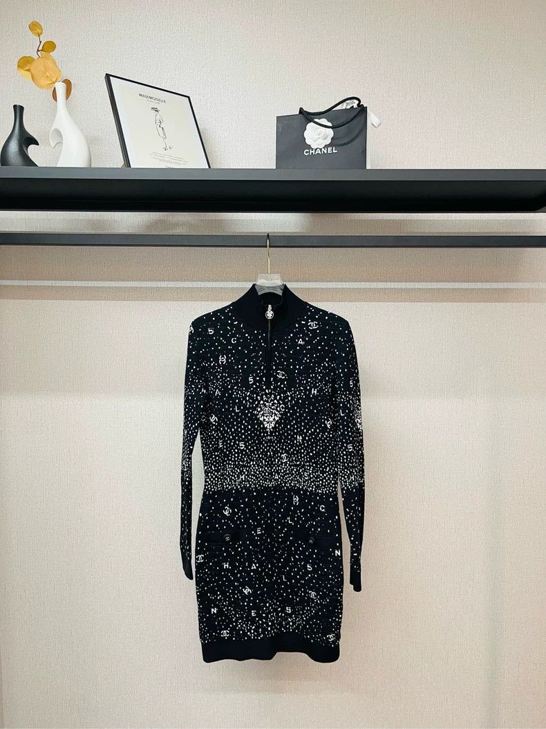 Chanel Chanel Black Goat Cashmere Dress with Sparkles- DMC Size 28" / US 6 / IT 42 - 1 Thumbnail