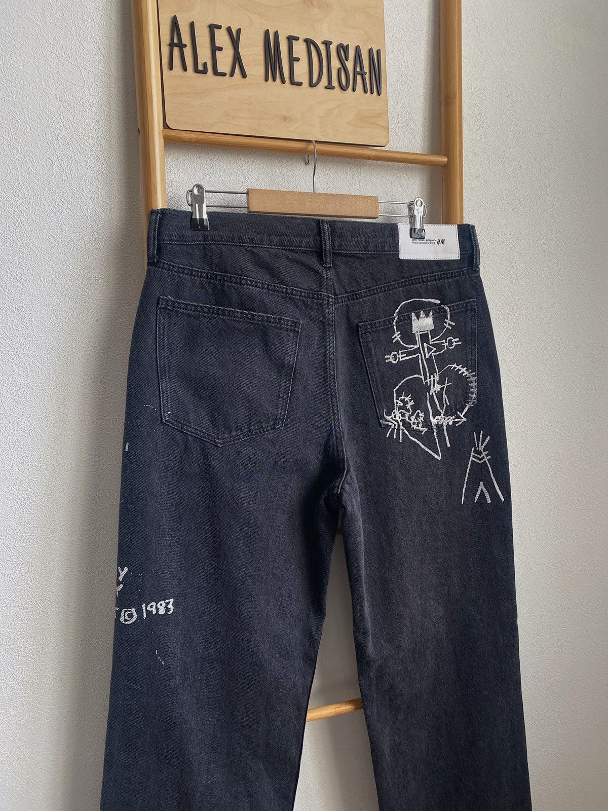 H&M × Jean-Michel Basquiat × Who Decides War Who Decides War Baggy denim jeans H&M x Basquiat x Ev&Tela Size US 33 - 15 Thumbnail