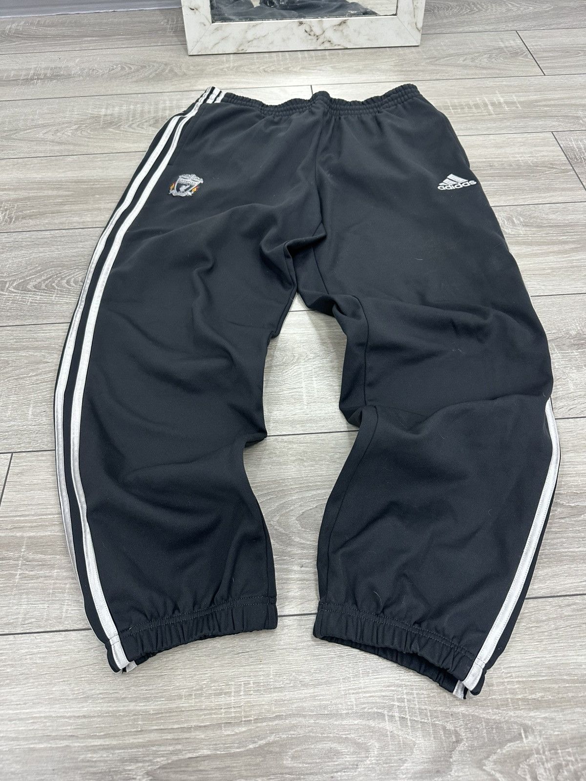 Adidas Adidas Vintage Gray 90s Liverpool Baggy Sweatpants Size US 36 / EU 52 - 1 Thumbnail