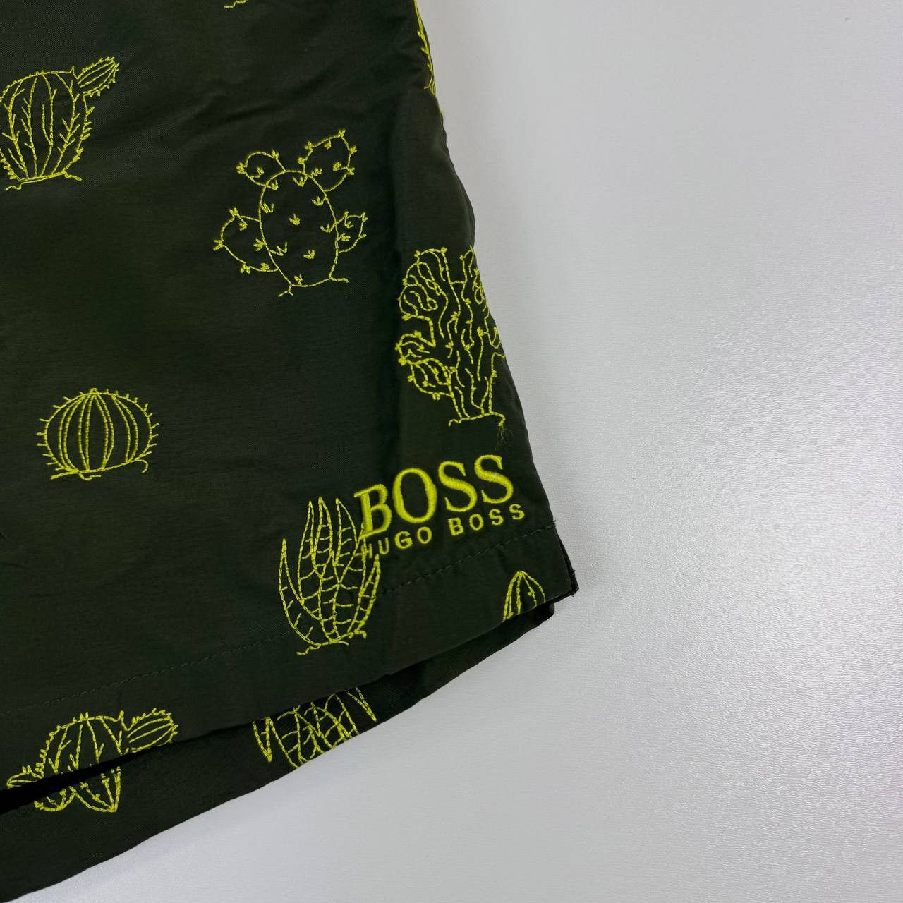 Hugo Boss Hugo Boss Swim Shorts Green Cactus Print Beach Summer Size S Size US 30 / EU 46 - 8 Thumbnail