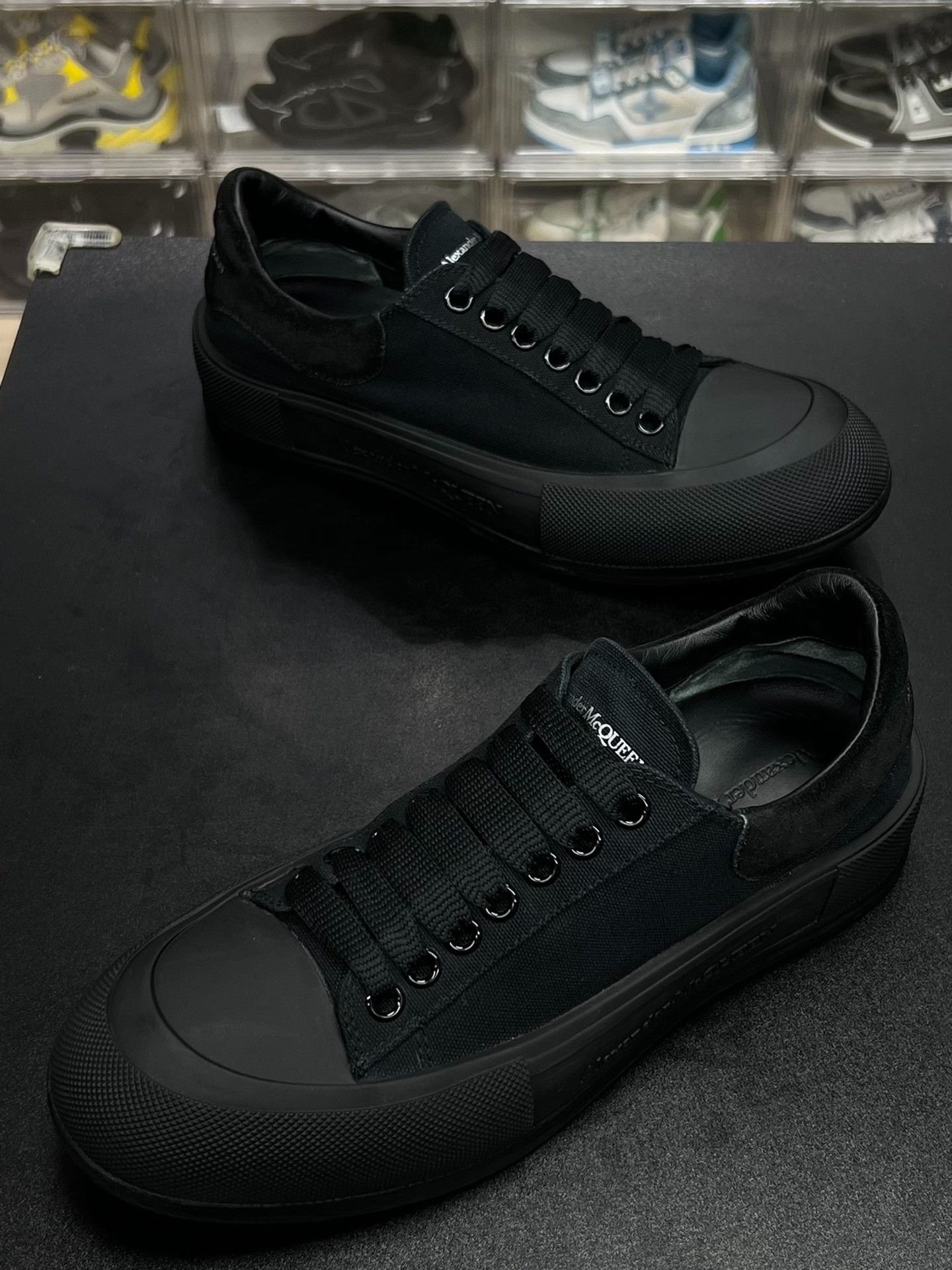 Alexander McQueen Alexander McQueen Black Lowtop Sneakers 9 Men Size US 9 / EU 42 - 1 Thumbnail