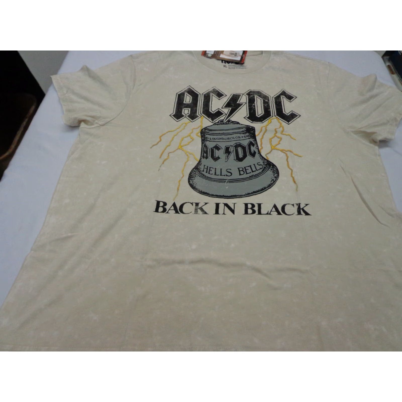 Vintage AC DC Back In Black T Shirt Crew Neck Short Sleeve Graphic Band Screen Print XL Ivory/White Men Modern Rock & Roll Girls? Size US XL / EU 56 / 4 - 2 Thumbnail